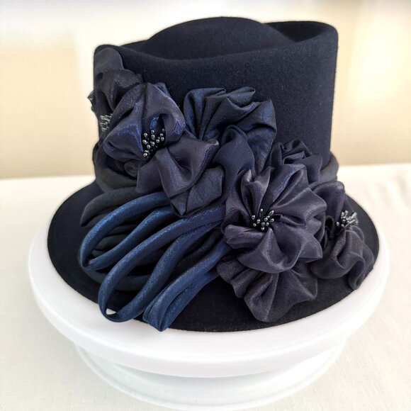 Isabelle Recanati Black Felt Hat with Sculpted Satin Flowers Dramatic Gothic Ele - Picture 1 of 16